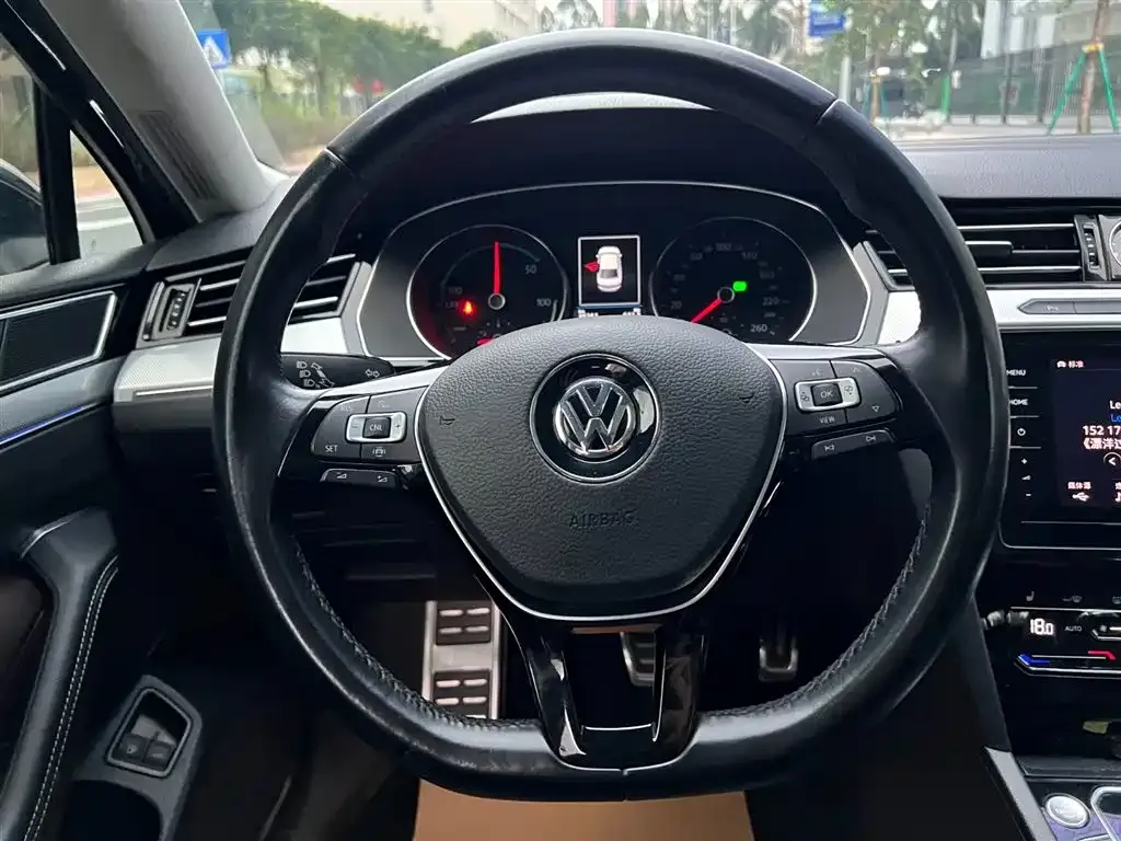 Volkswagen Magotan GTE PHEV 2021 из CN, фото 9