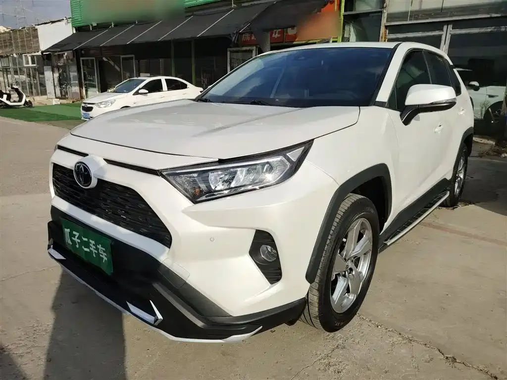 Toyota RAV4 2023 из CN, фото 2