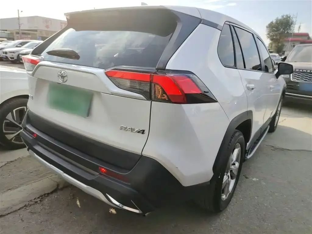 Toyota RAV4 2023 из CN, фото 7