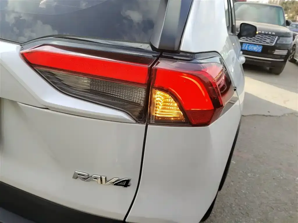 Toyota RAV4 2023 из CN, фото 8