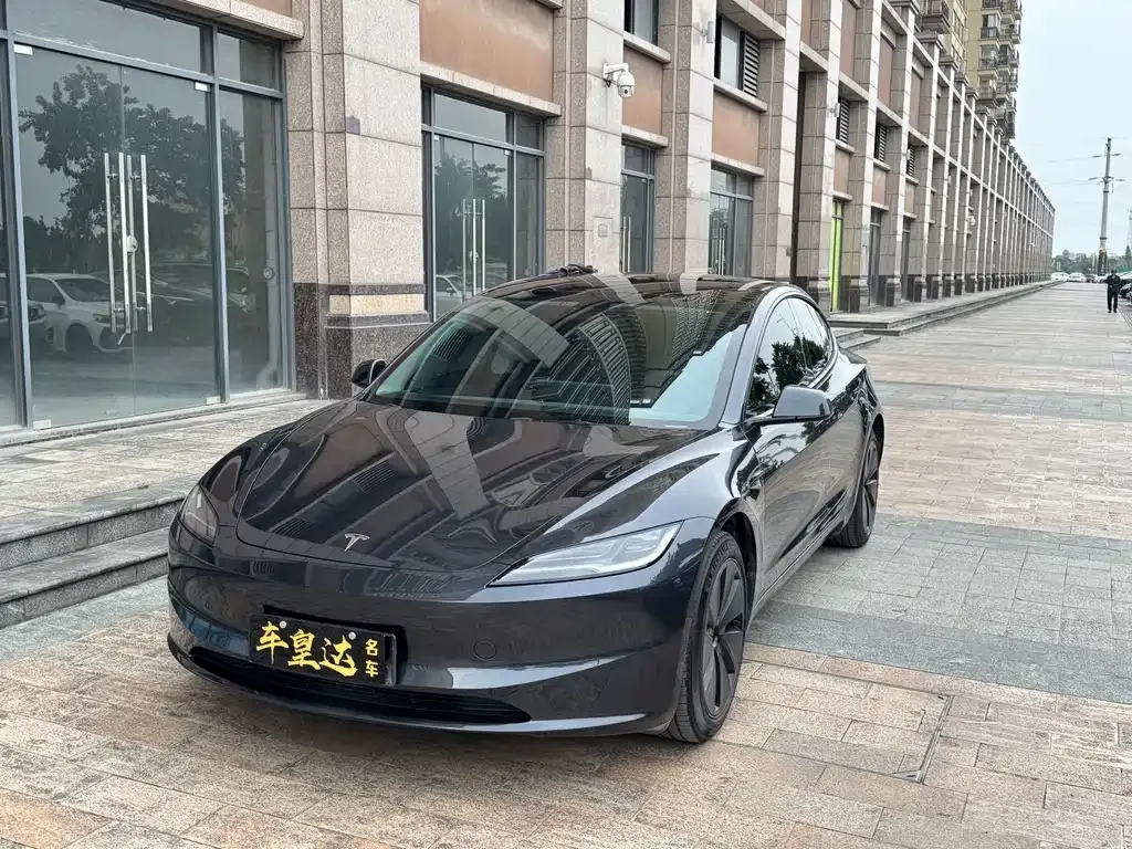 Tesla Model 3 — фото 1