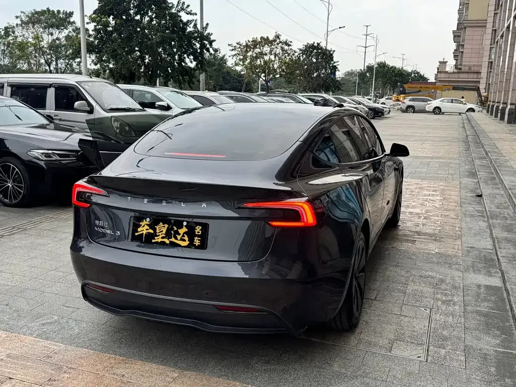 Tesla Model 3 — фото 3