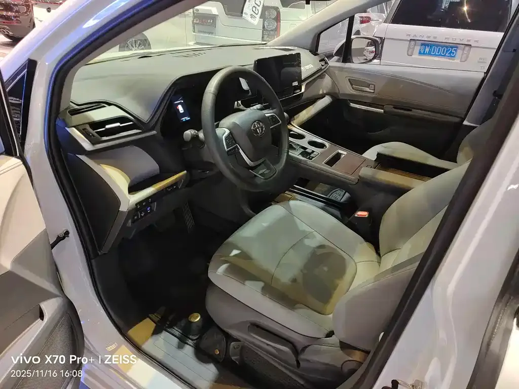 Toyota Granvia — фото 5