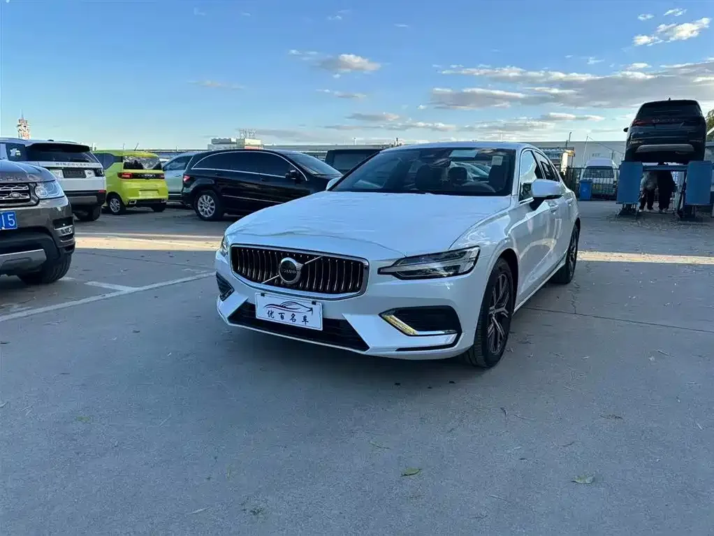 Volvo S60 2025 из CN, фото 1