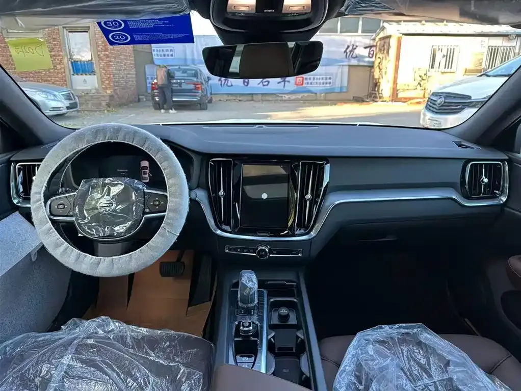 Volvo S60 2025 из CN, фото 10