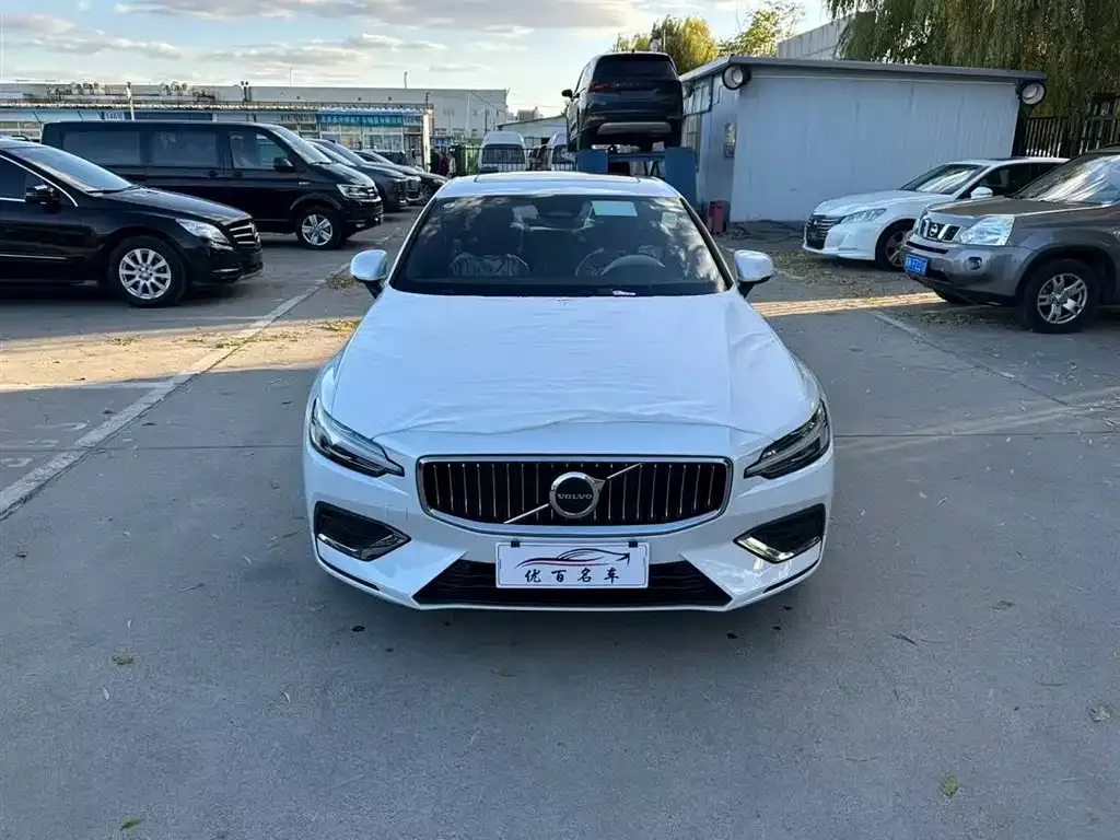 Volvo S60 2025 из CN, фото 2