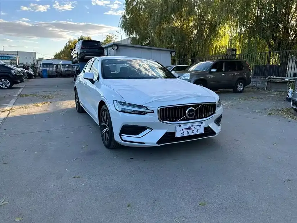 Volvo S60 2025 из CN, фото 3
