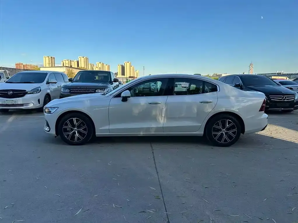 Volvo S60 2025 из CN, фото 7