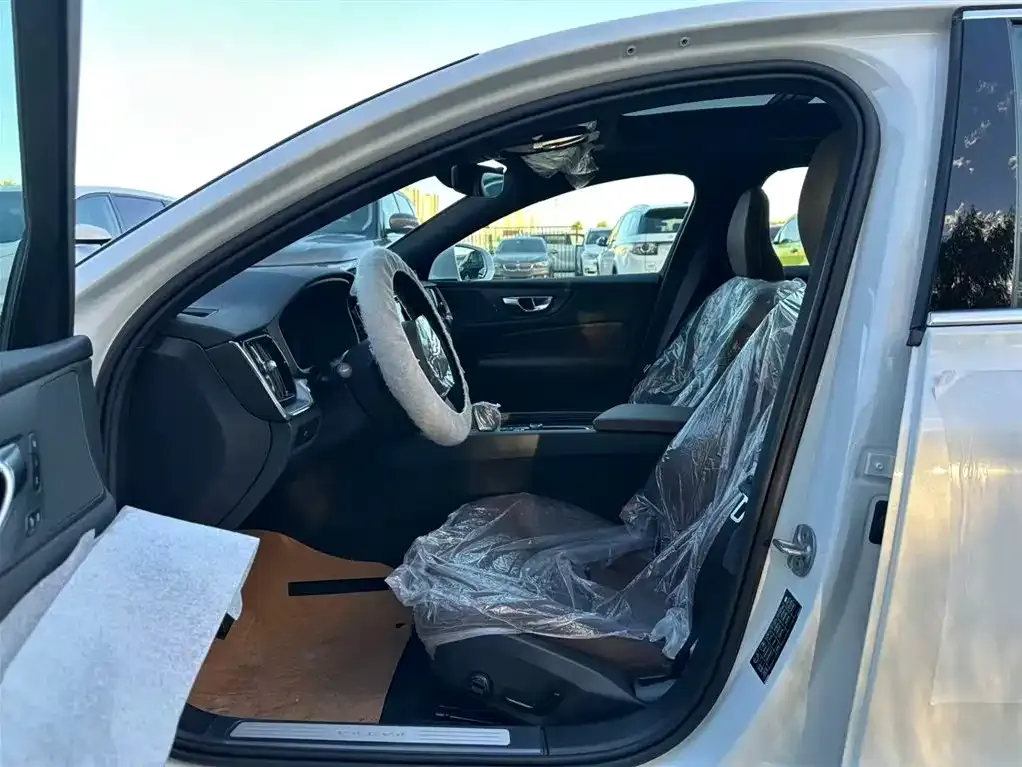 Volvo S60 2025 из CN, фото 8