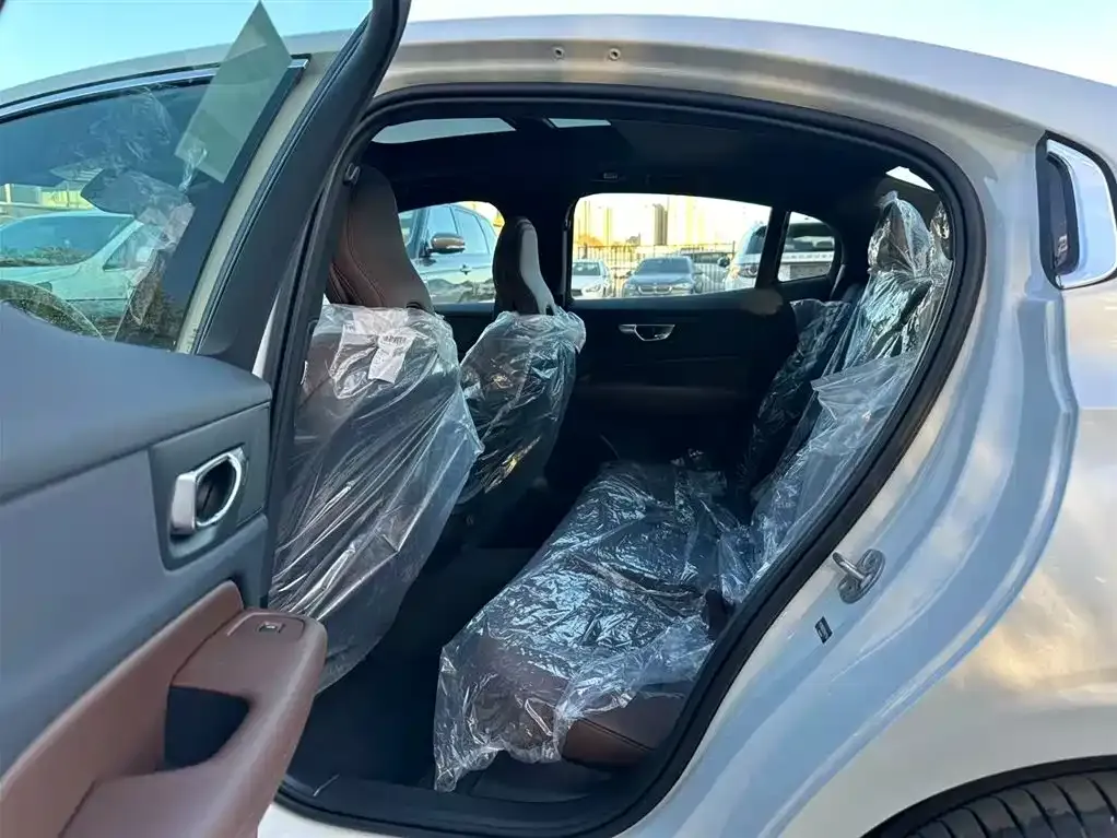 Volvo S60 2025 из CN, фото 9