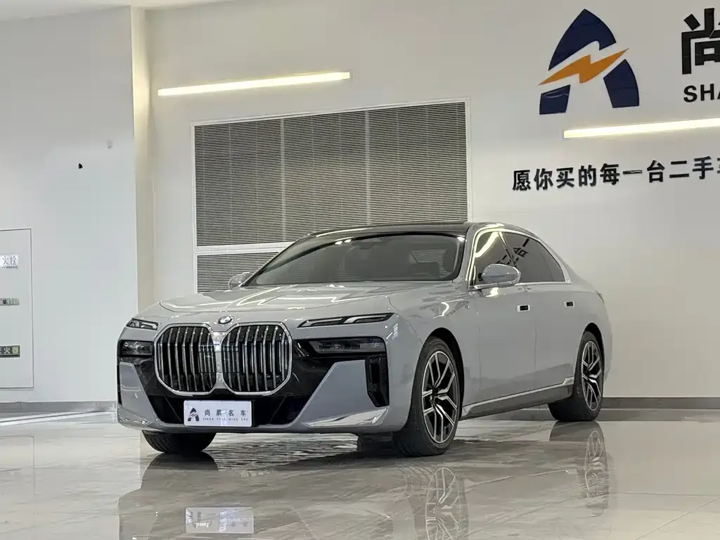 BMW 7 Series — фото 1