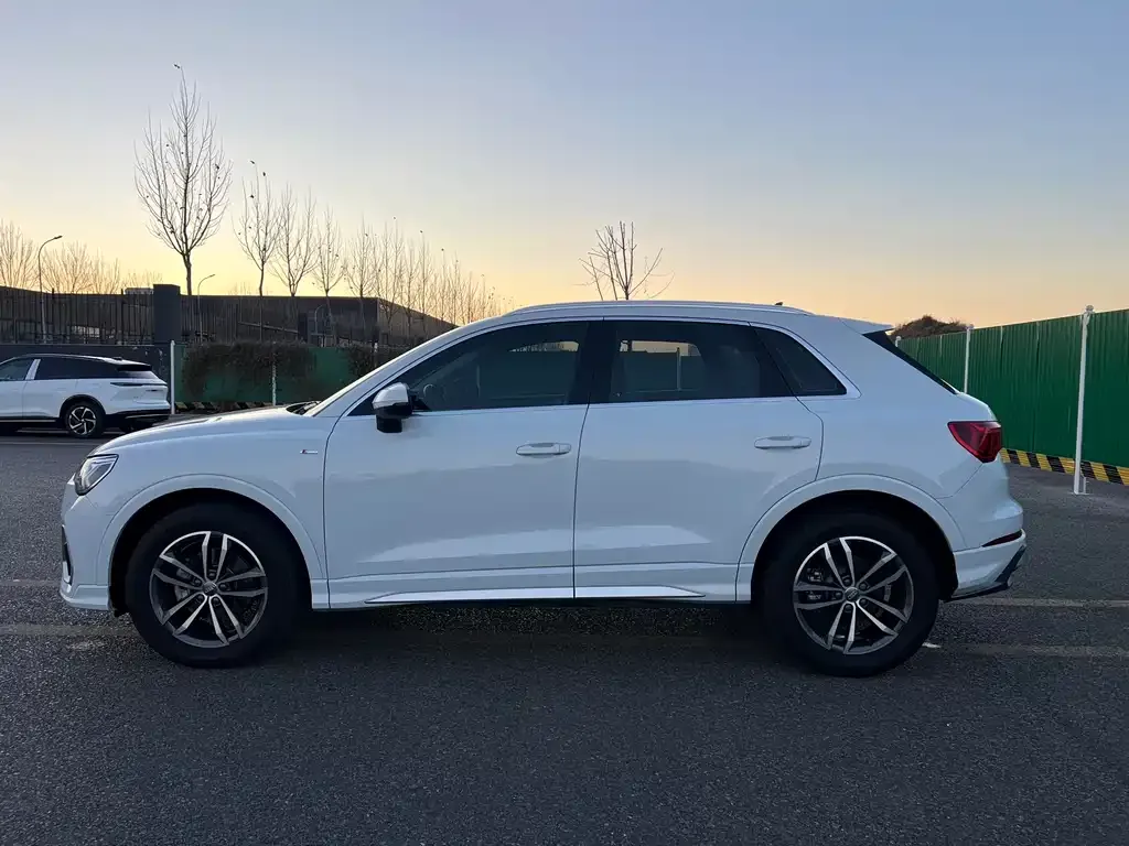 Audi Q3 2021 из CN, фото 4