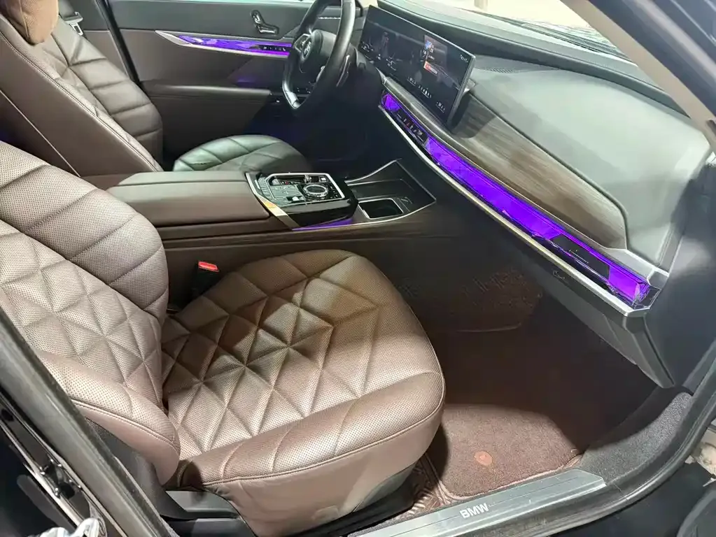 BMW 7 Series 2023 из CN, фото 10