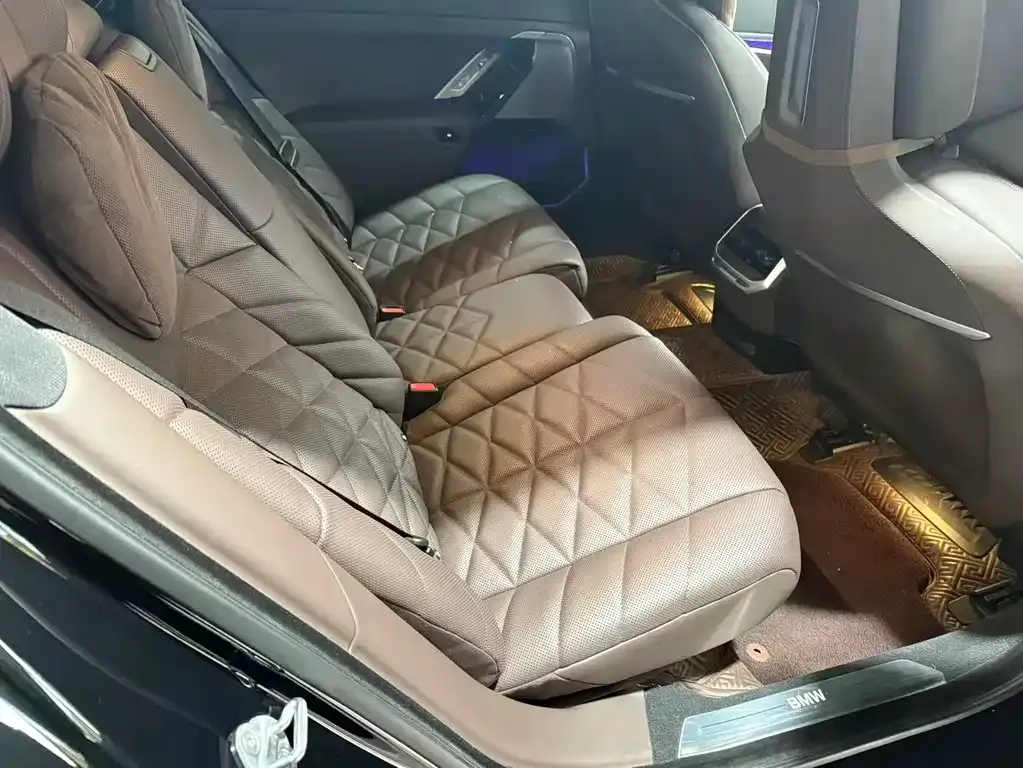BMW 7 Series 2023 из CN, фото 7