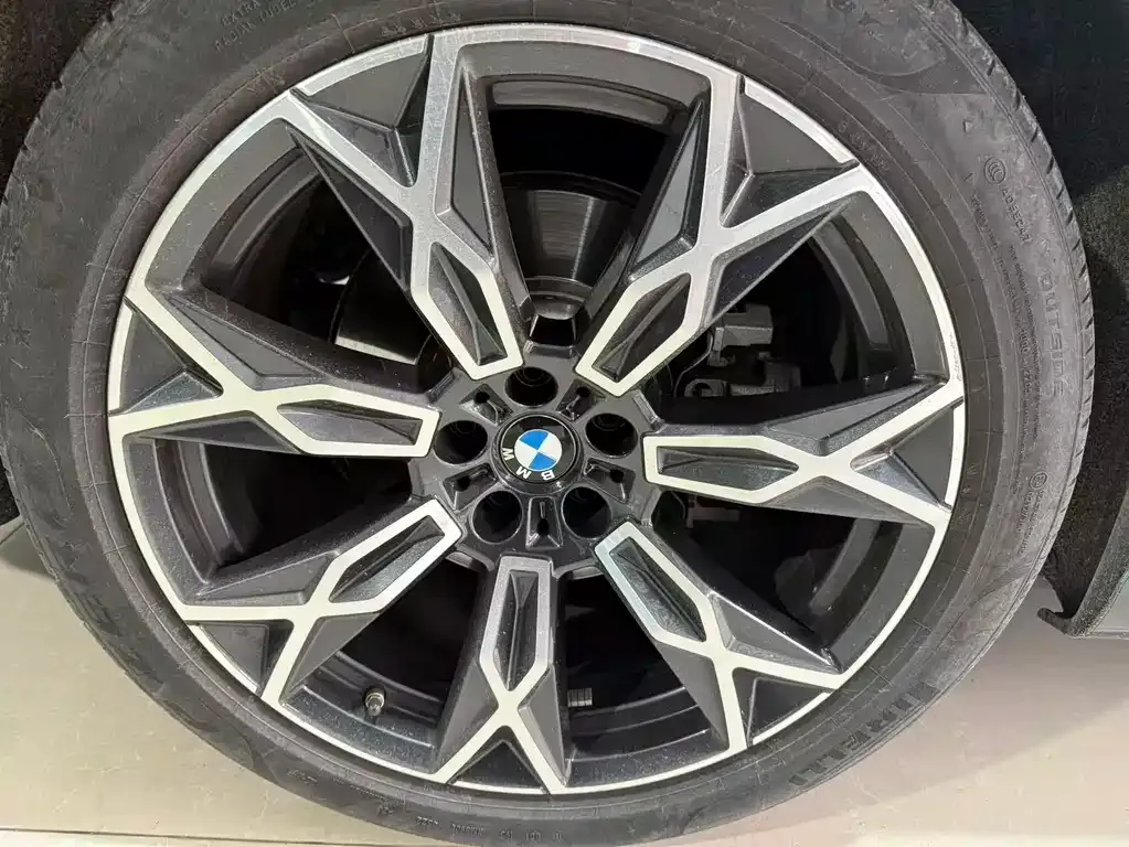 BMW 7 Series 2023 из CN, фото 9