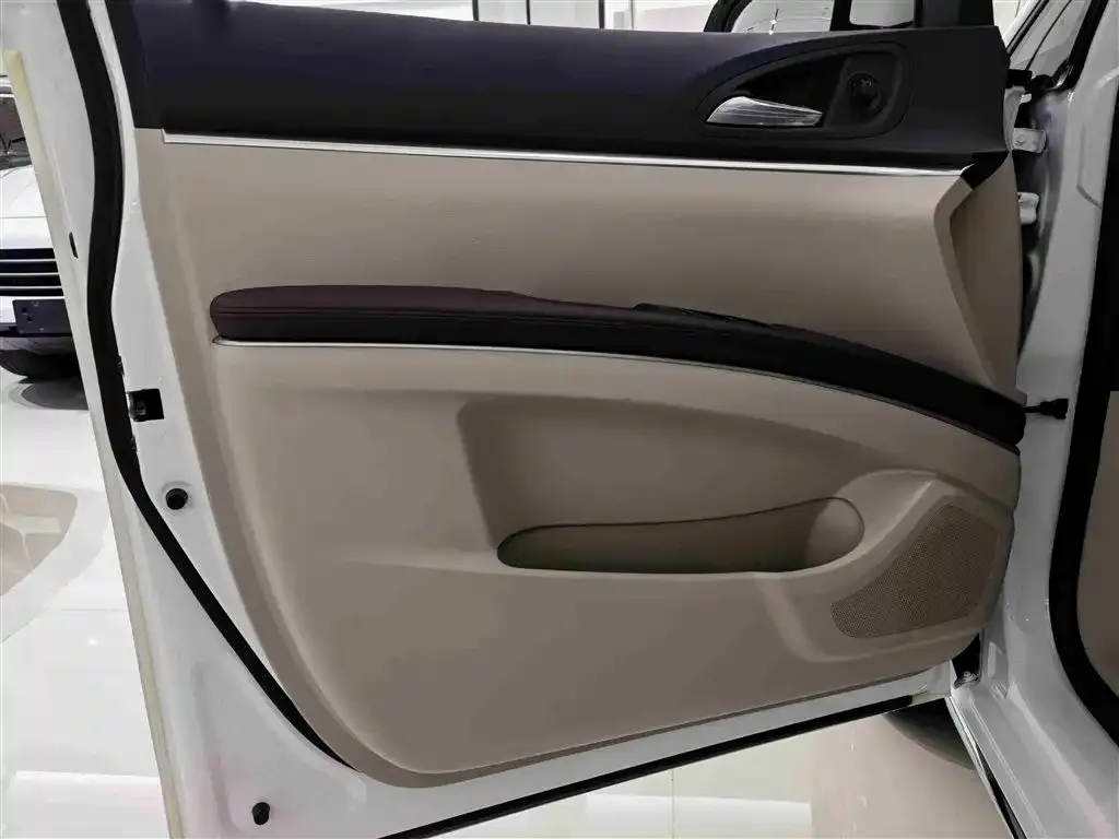 Buick GL8 2025 из CN, фото 8