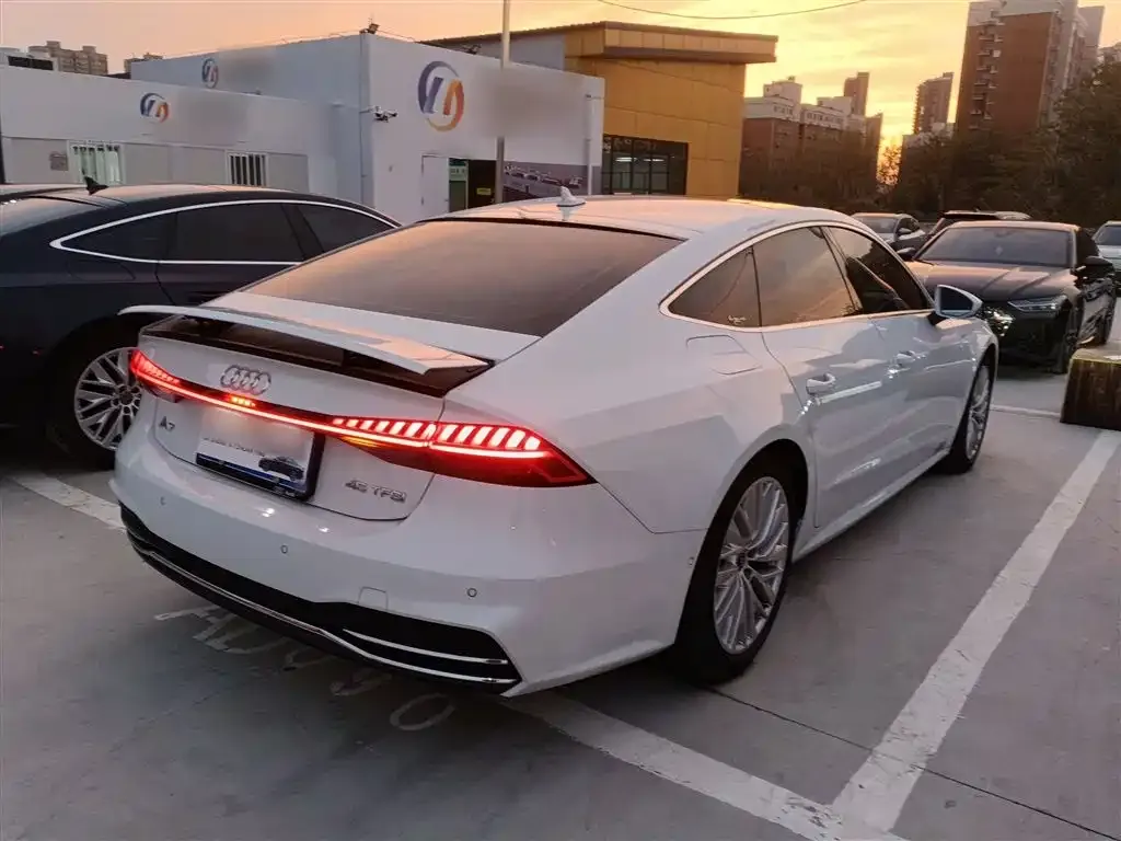 Audi A7 2021 из CN, фото 7