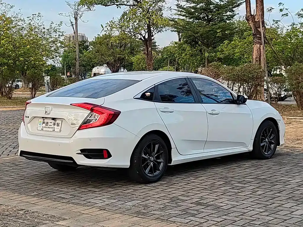Honda Civic — фото 8