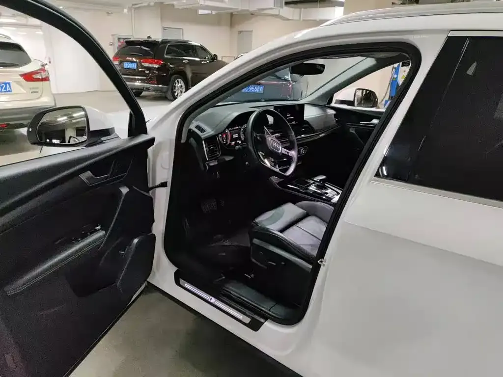 Audi Q5L 2021 из CN, фото 3