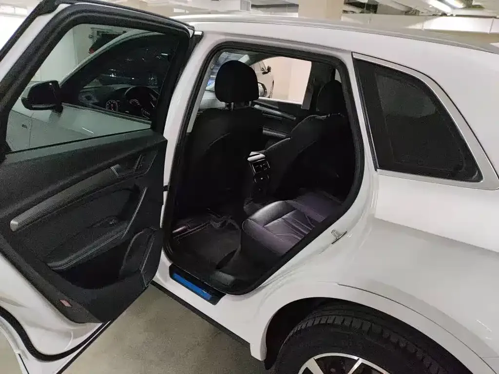 Audi Q5L 2021 из CN, фото 4