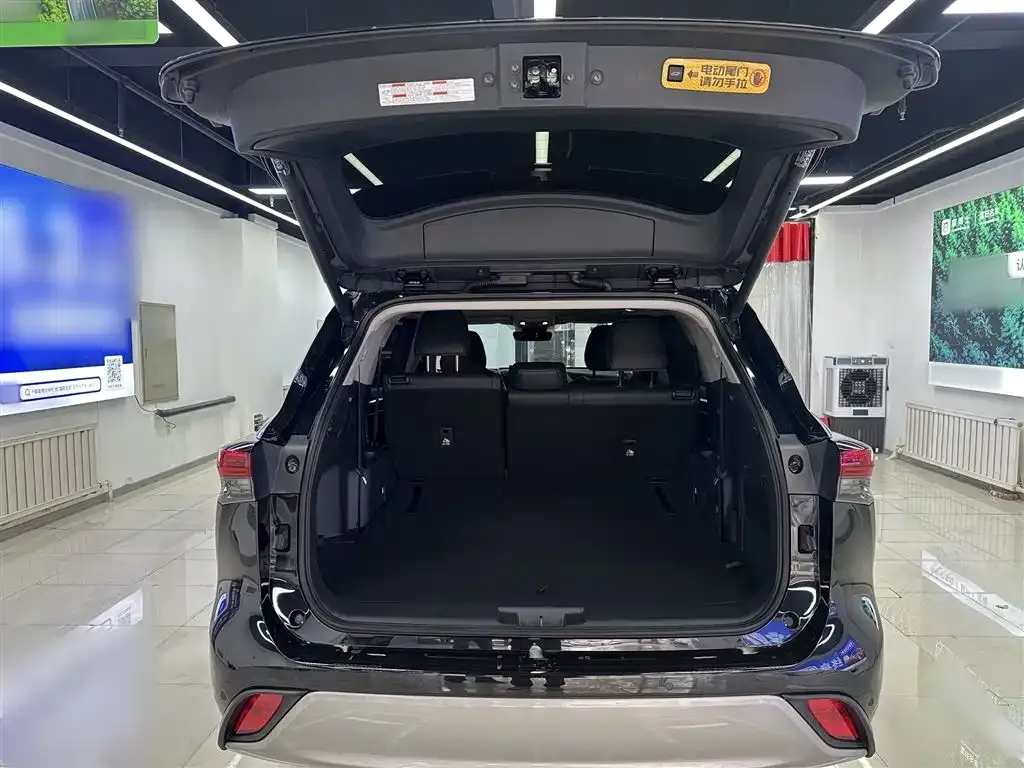 Toyota Highlander — фото 10