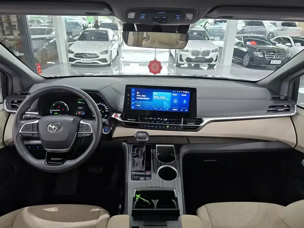 Toyota Granvia 2023 из CN, фото 6