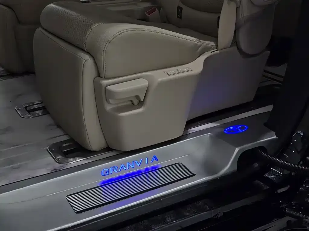 Toyota Granvia 2023 из CN, фото 7