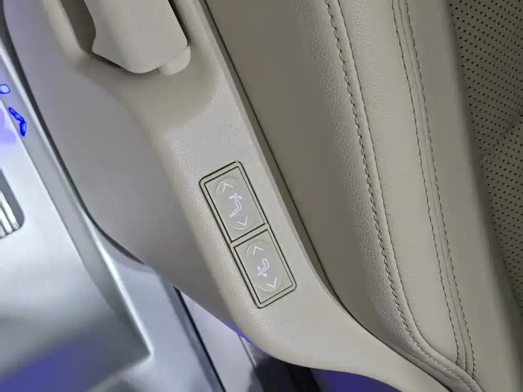 Toyota Granvia 2023 из CN, фото 8