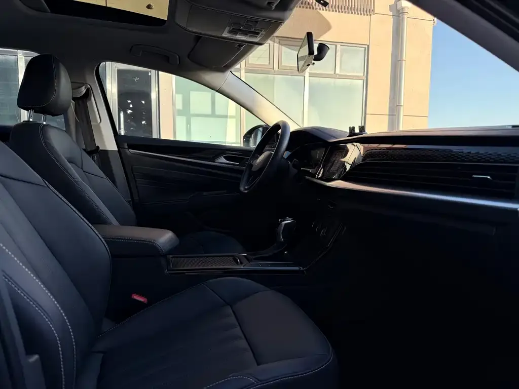 Volkswagen Passat 2023 из CN, фото 10