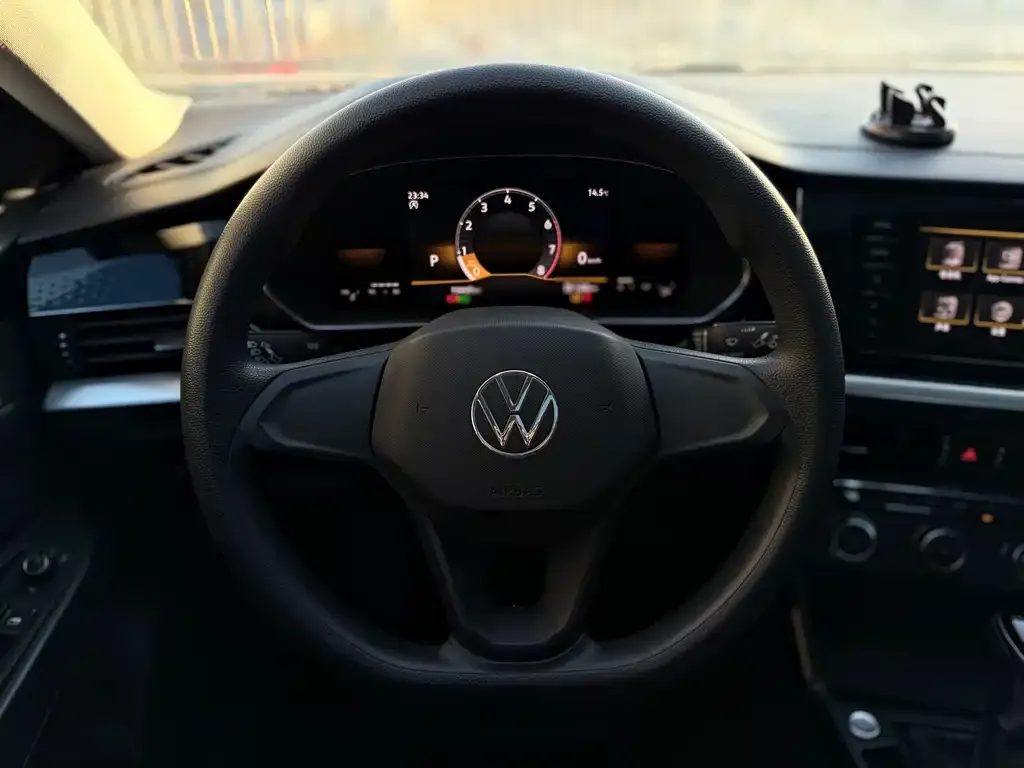 Volkswagen Passat 2023 из CN, фото 8