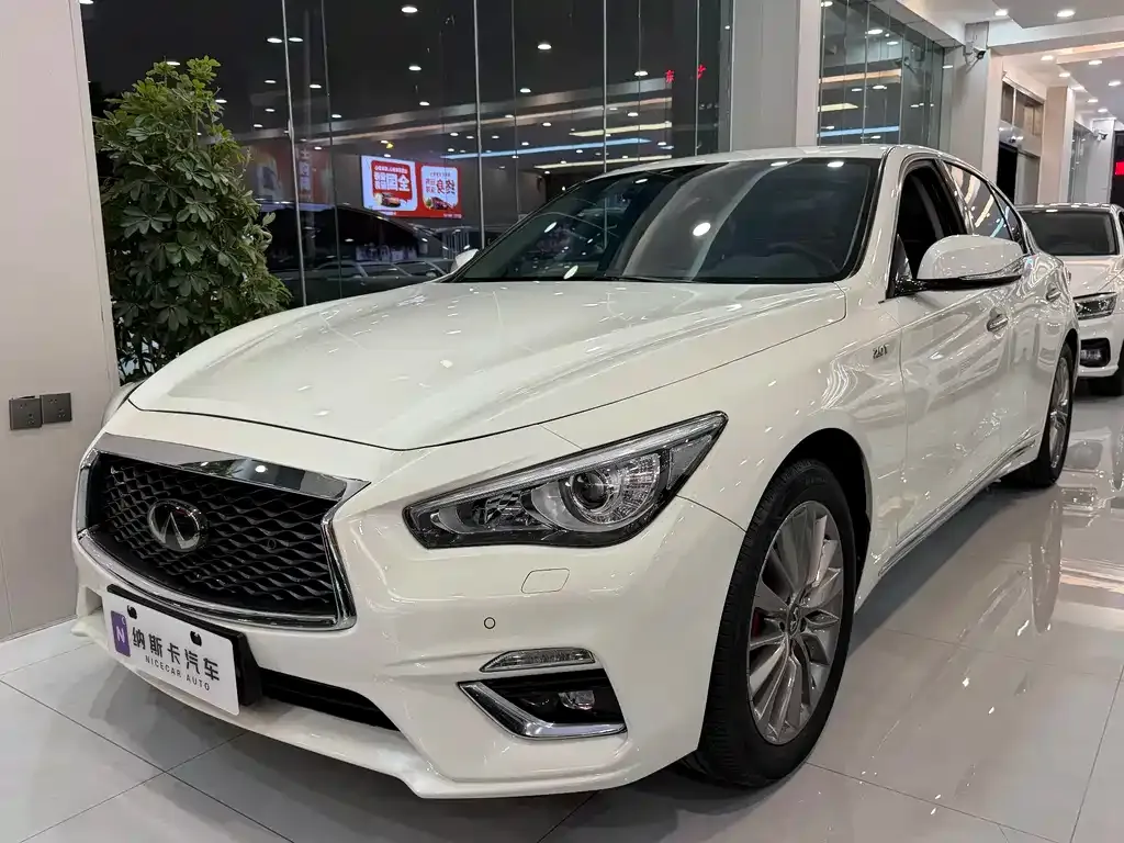 Infiniti Q50L — фото 1