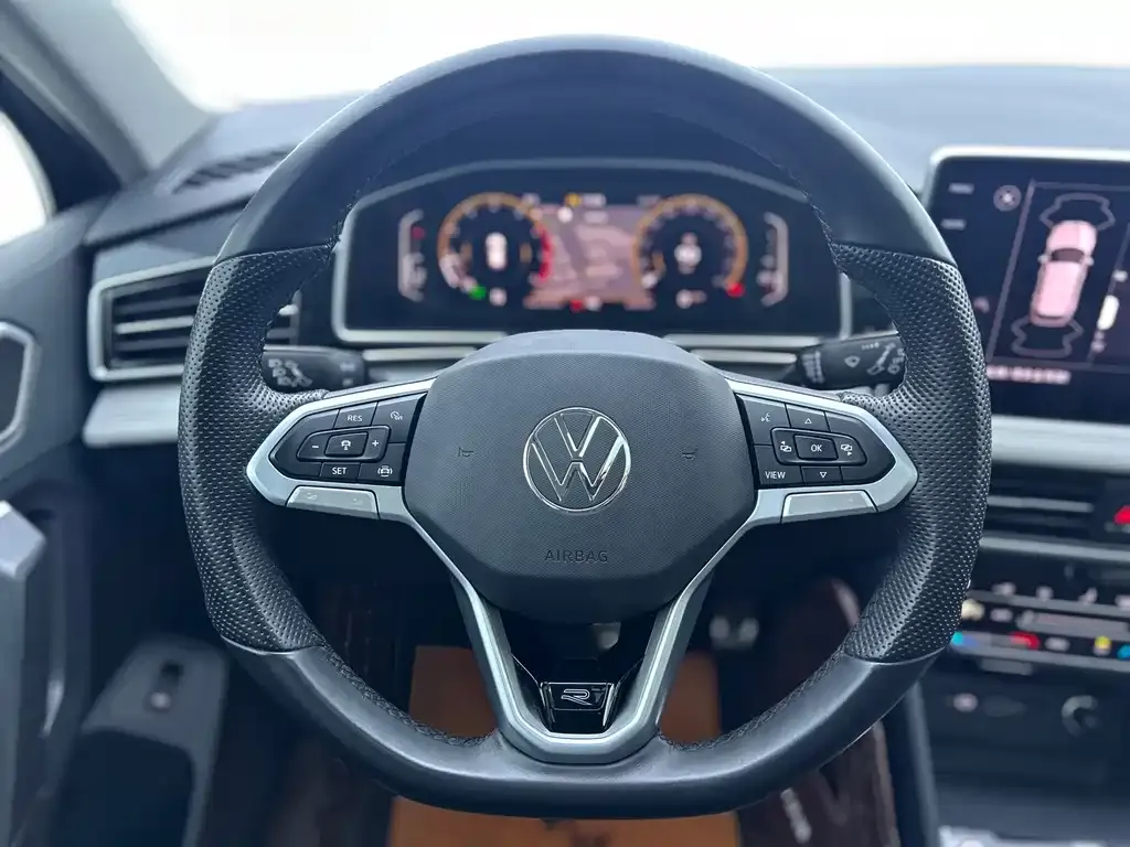 Volkswagen Tiguan L — фото 5