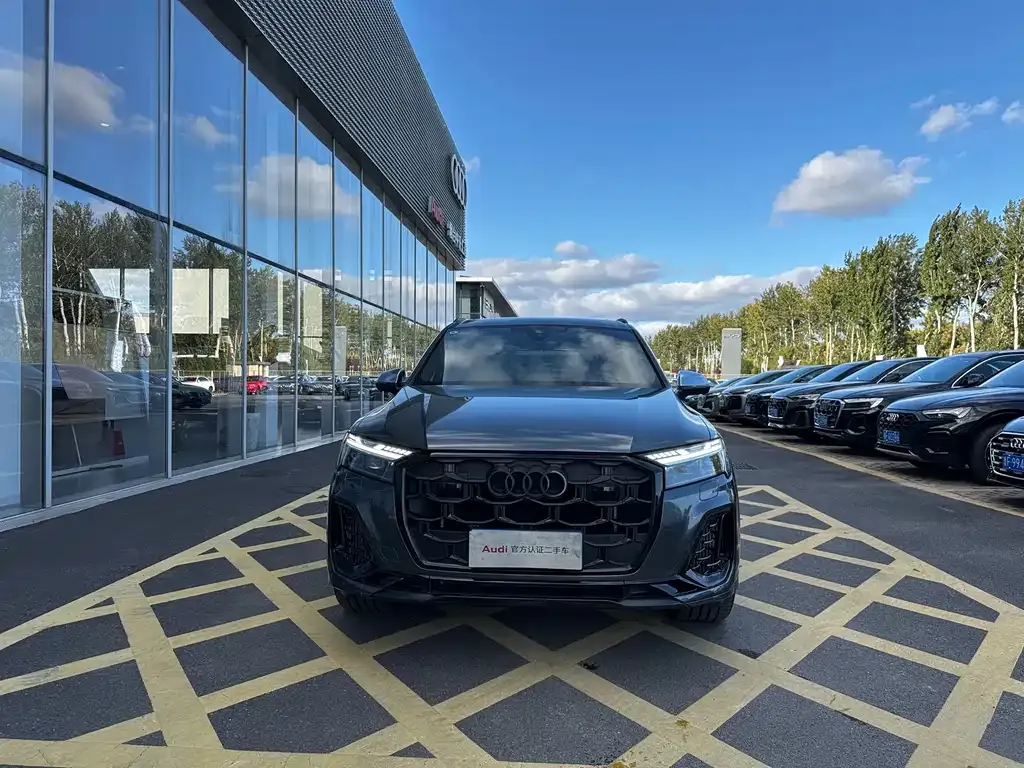 Audi SQ7 2024 из CN, фото 2