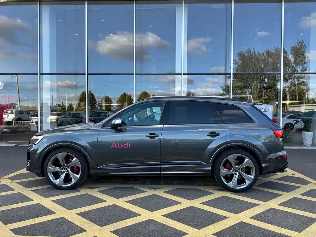 Audi SQ7 2024 из CN, фото 4
