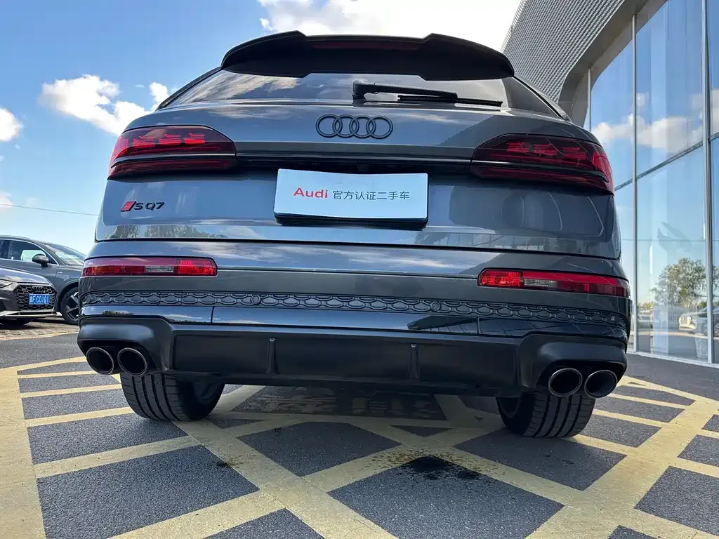 Audi SQ7 2024 из CN, фото 7