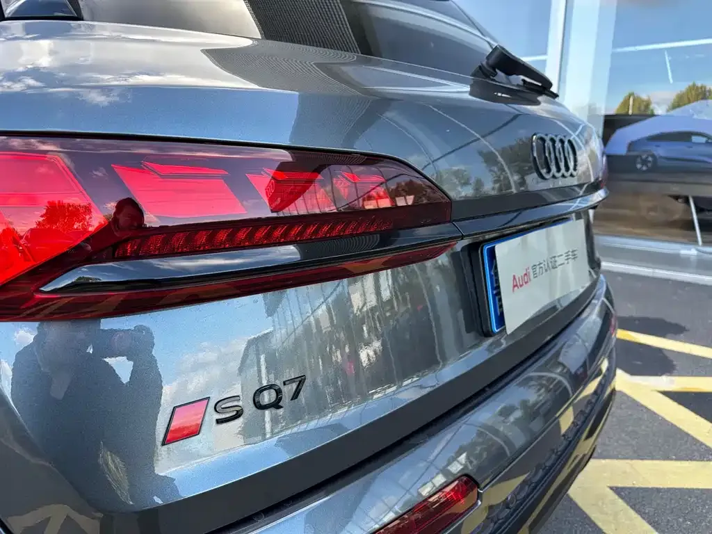 Audi SQ7 2024 из CN, фото 8