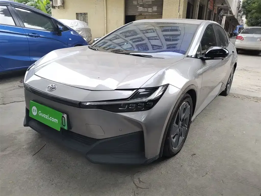 Toyota bZ3 2023 из CN, фото 1