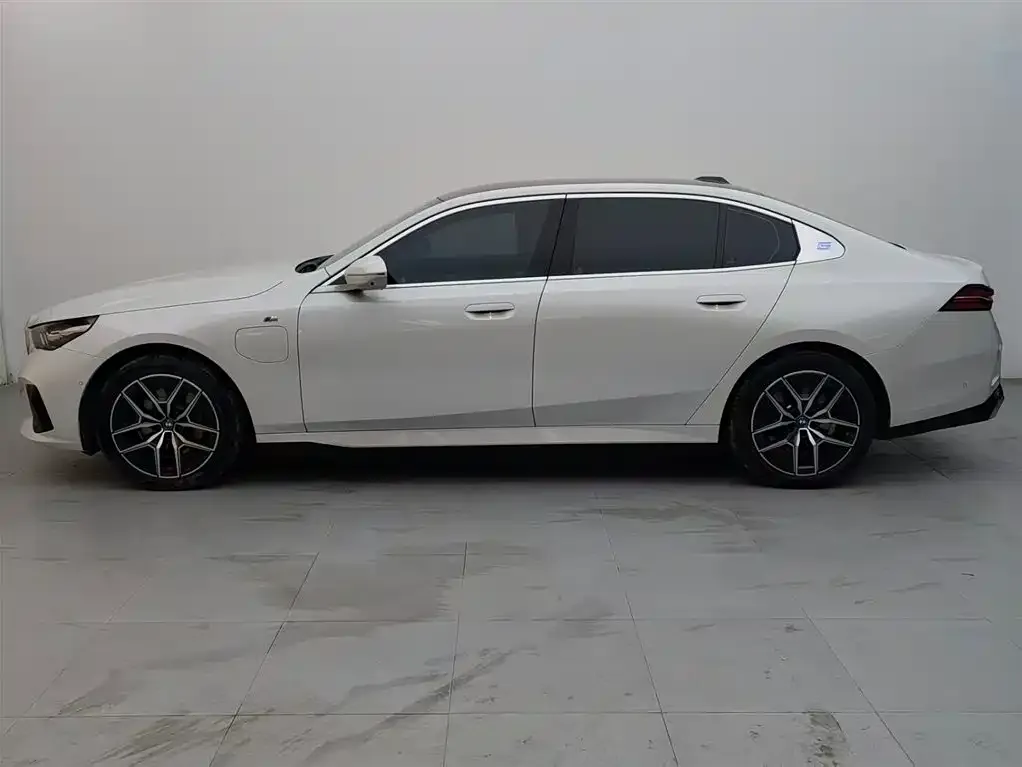BMW i5 2025 из CN, фото 3
