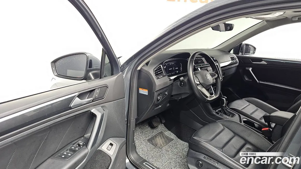 Volkswagen Tiguan — фото 10
