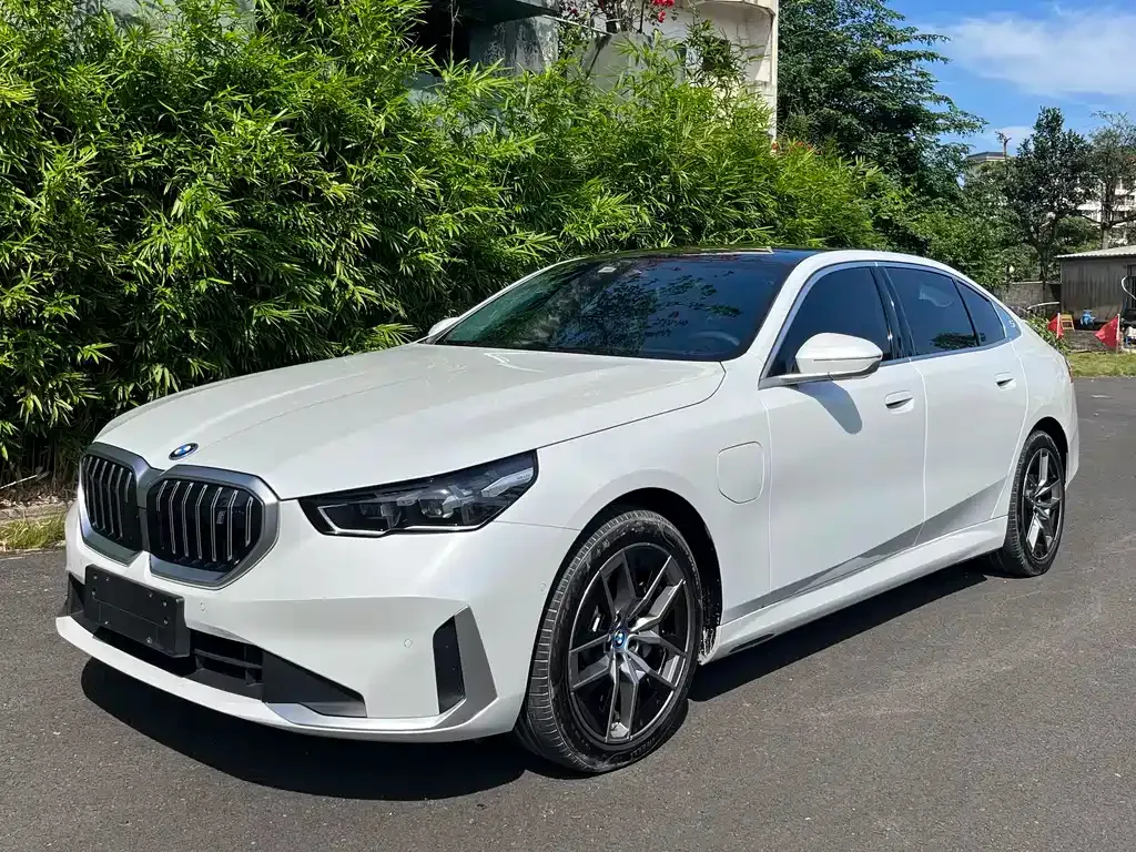 BMW i5 — фото 1