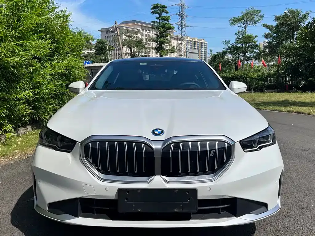 BMW i5 — фото 2