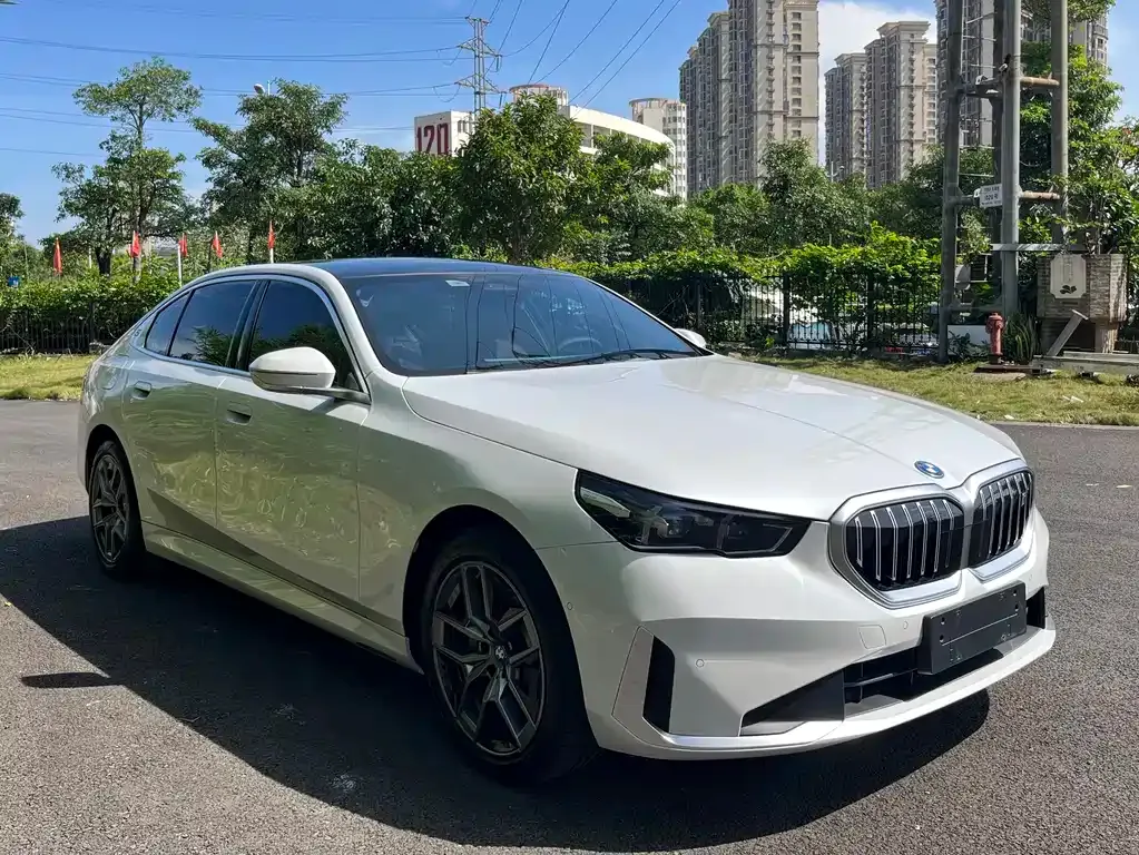BMW i5 — фото 3
