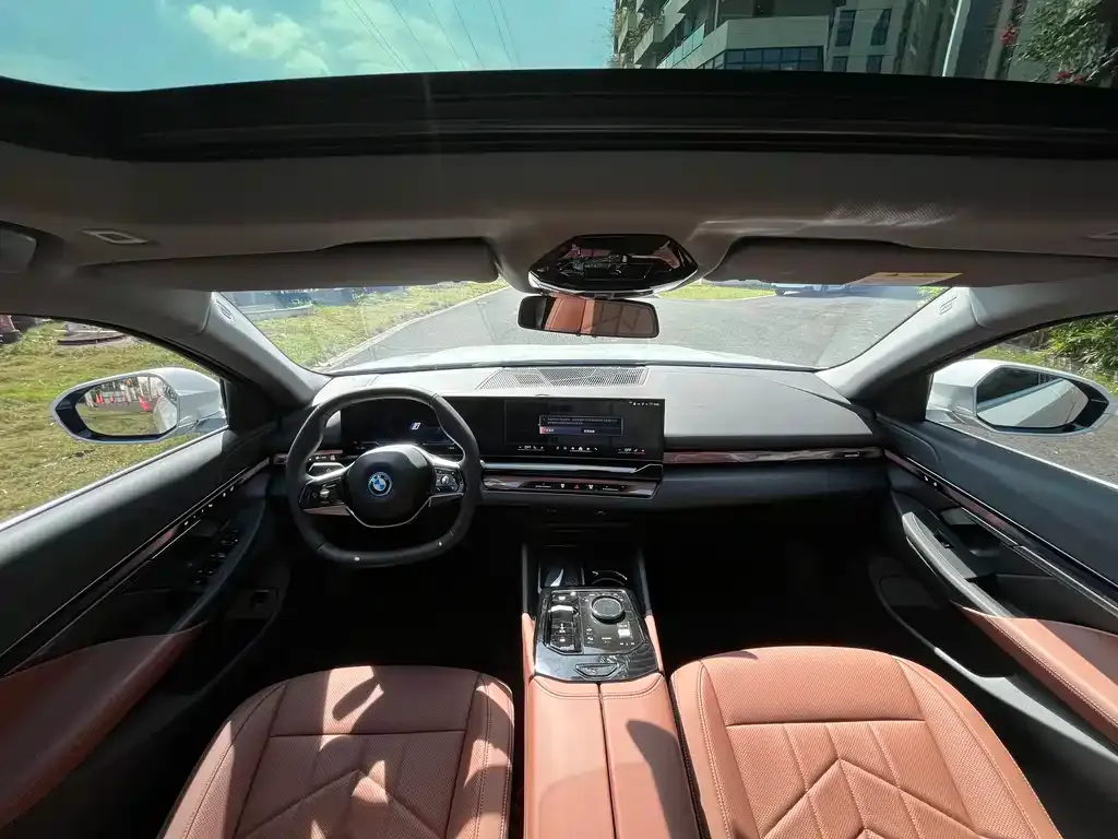 BMW i5 — фото 5