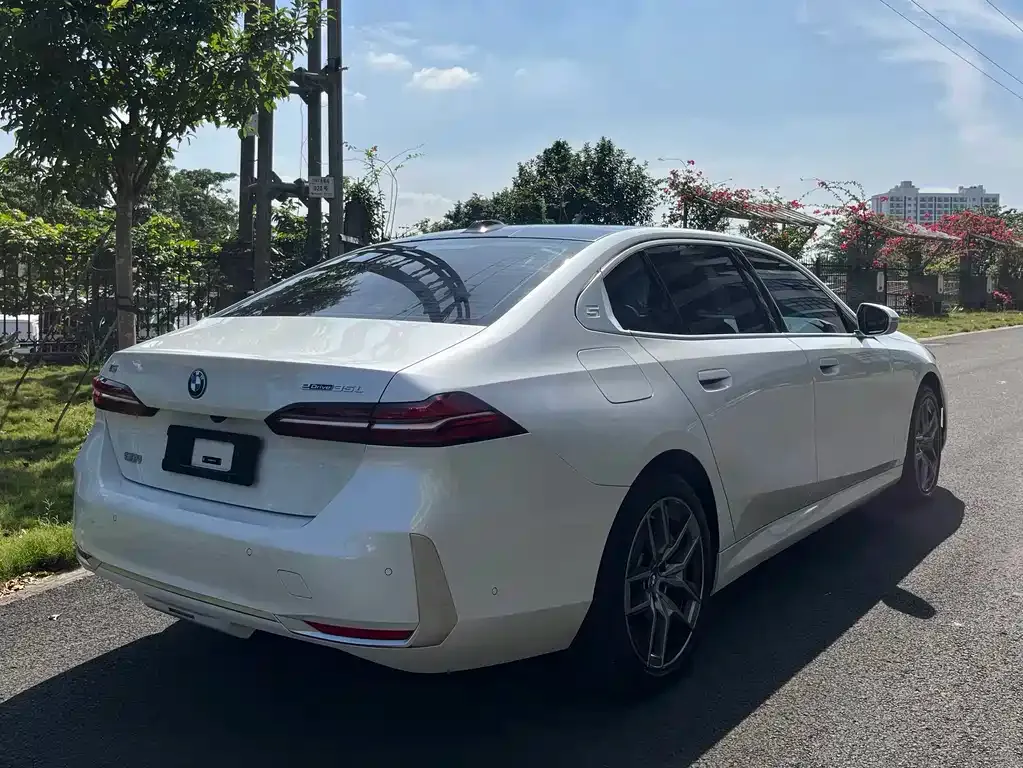 BMW i5 — фото 7