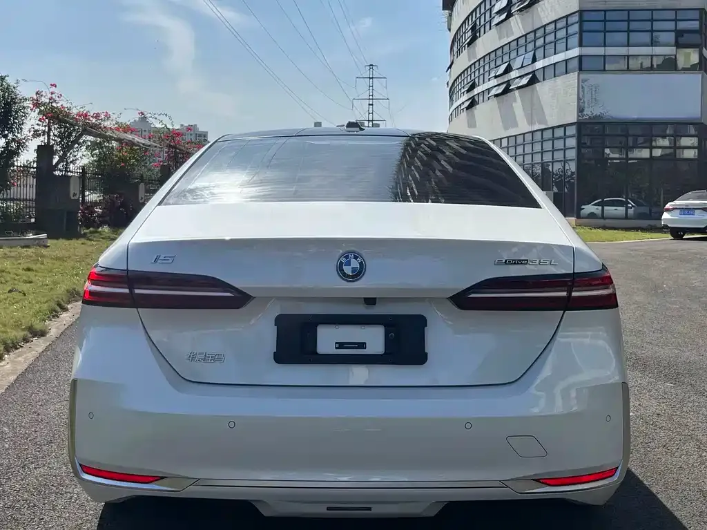 BMW i5 — фото 8