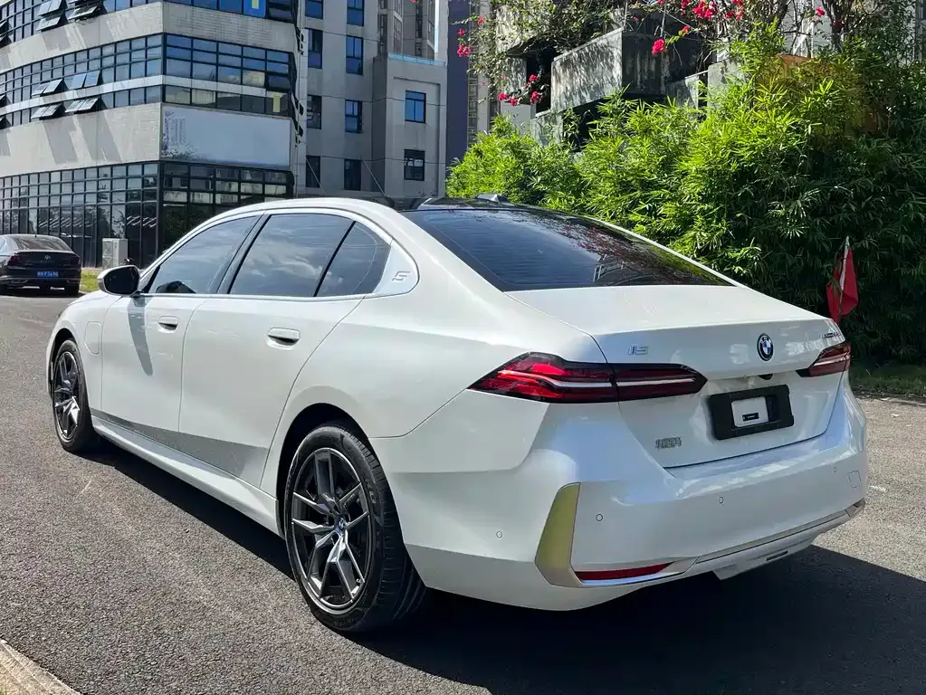 BMW i5 — фото 9