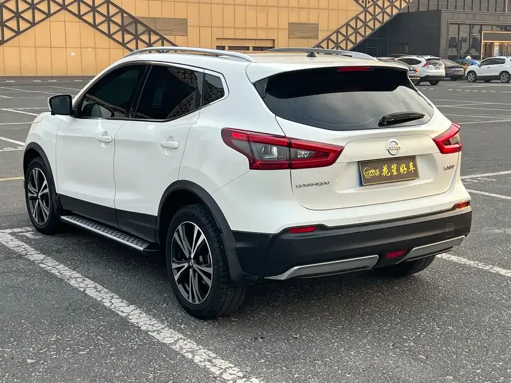 Nissan Qashqai — фото 7