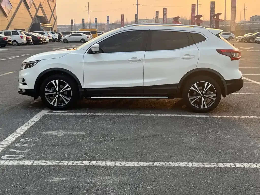 Nissan Qashqai — фото 8