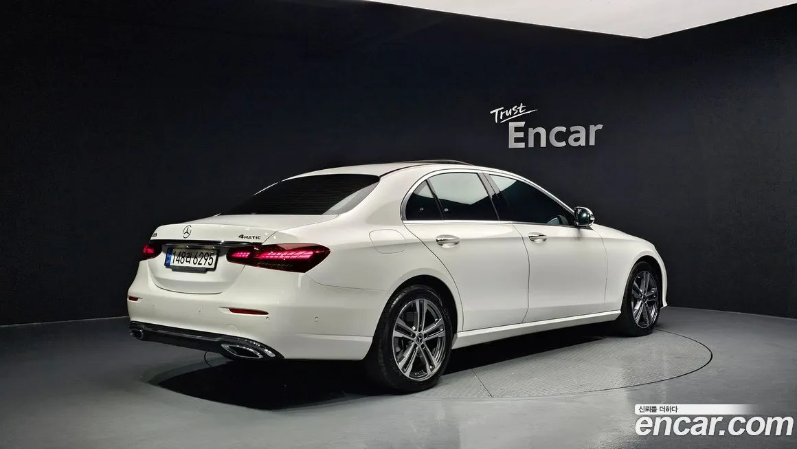 Mercedes-Benz E-Class — фото 2
