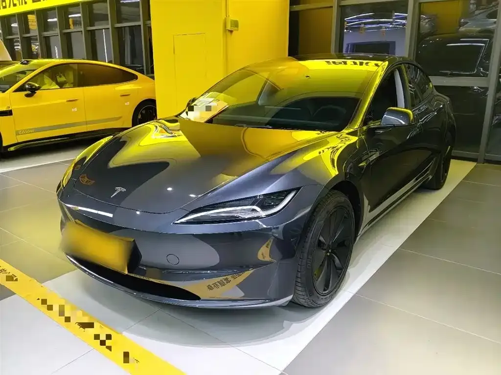 Tesla Model 3 — фото 1